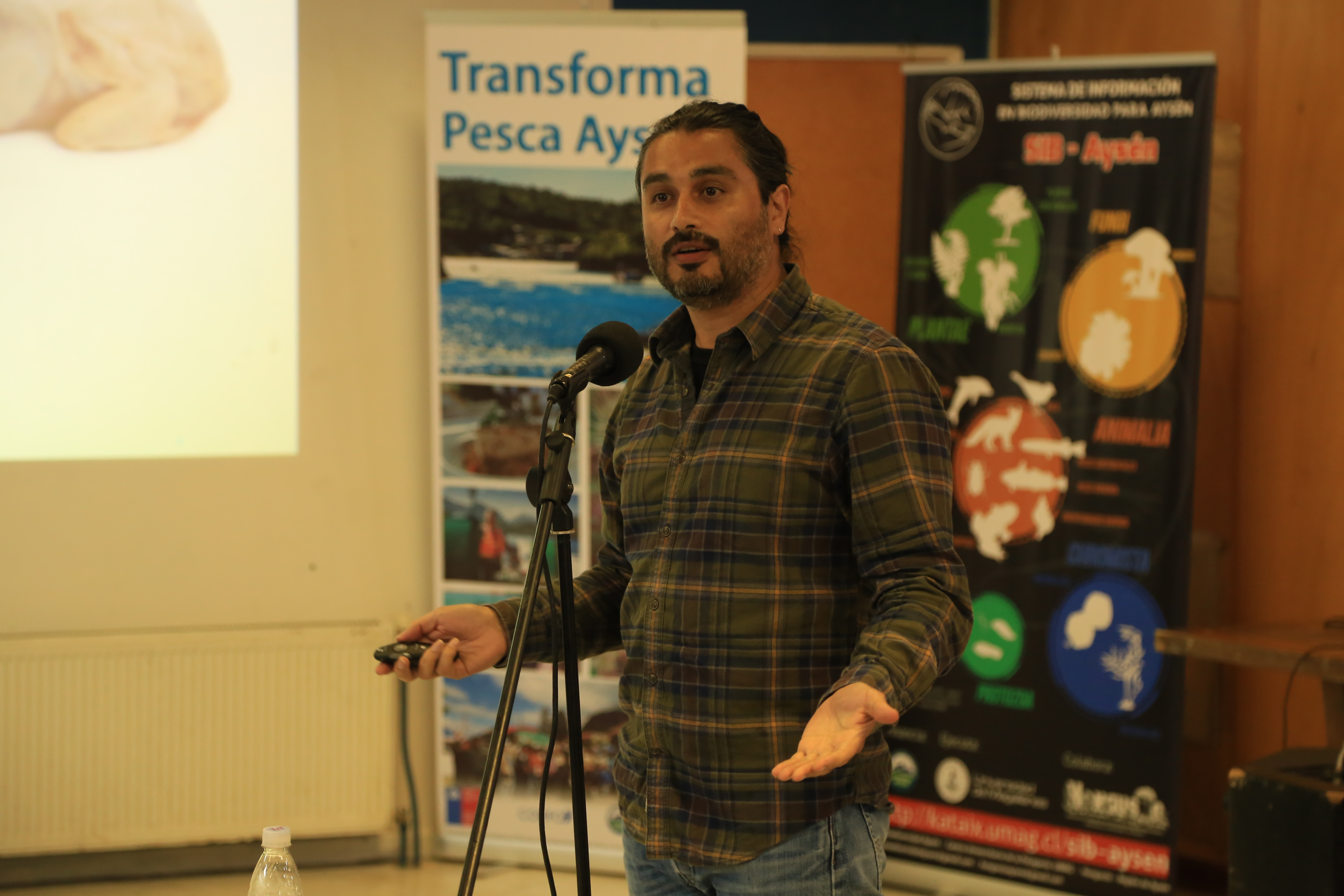 Sergio Neira expuso en el marco del “Conversatorio Soberanía Alimentaria y Litoral de Aysén”