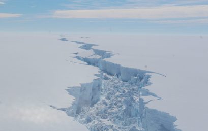 Derretimientos de la plataforma Larsen en la Península Antártica podrían tener orígenes relacionados a tormentas tropicales en el Océano Pacífico Central: COPAS Coastal participó en el estudio